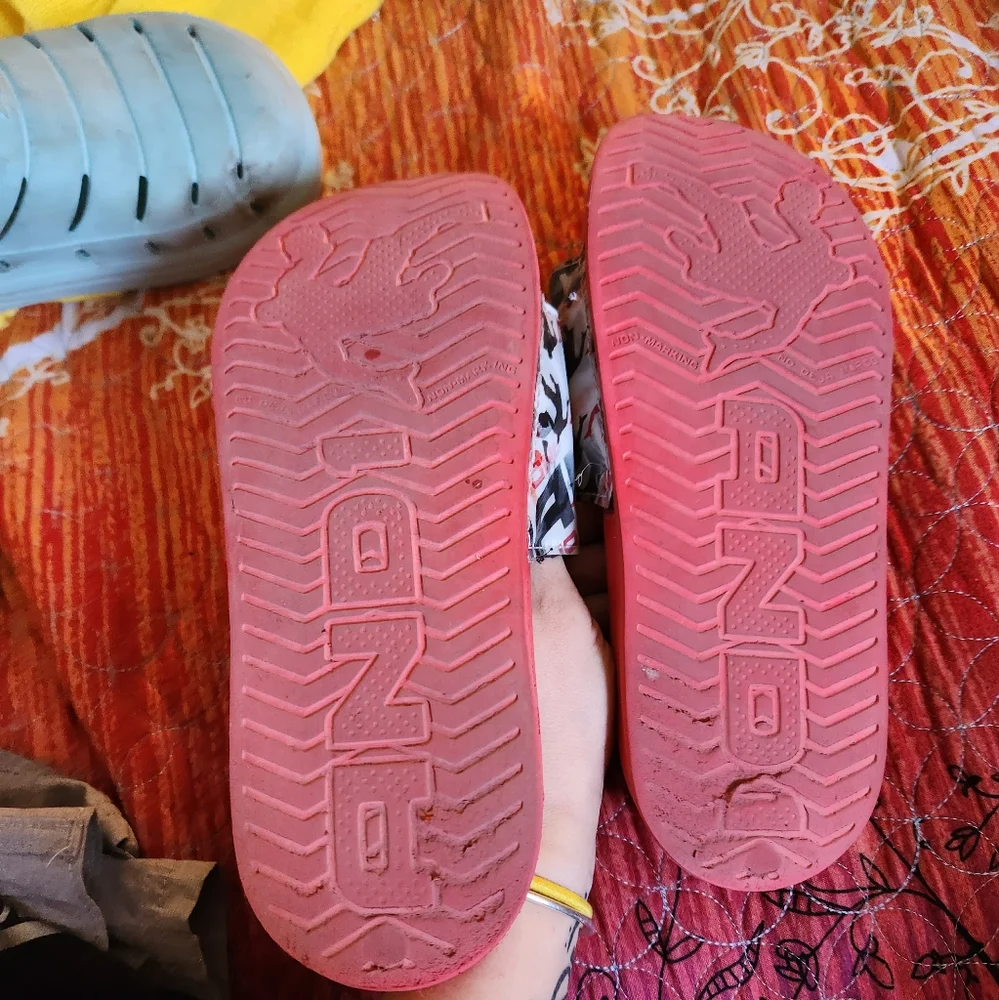 Boys And 1 slides size 4.5